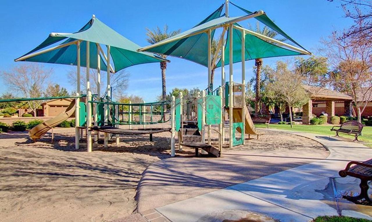 212 E Prescott Dr - Photo 5 of 7