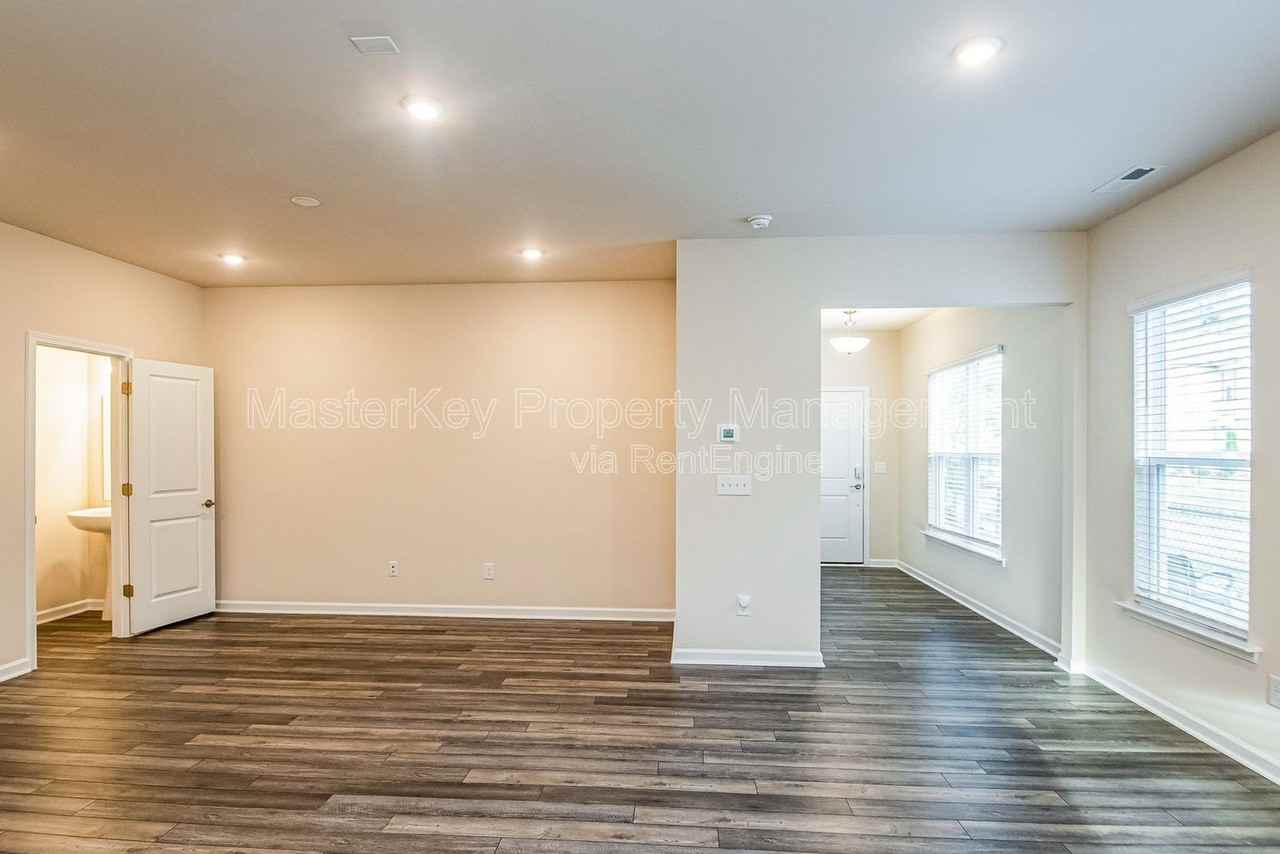 1241 Citadel Ave - Photo 4 of 29