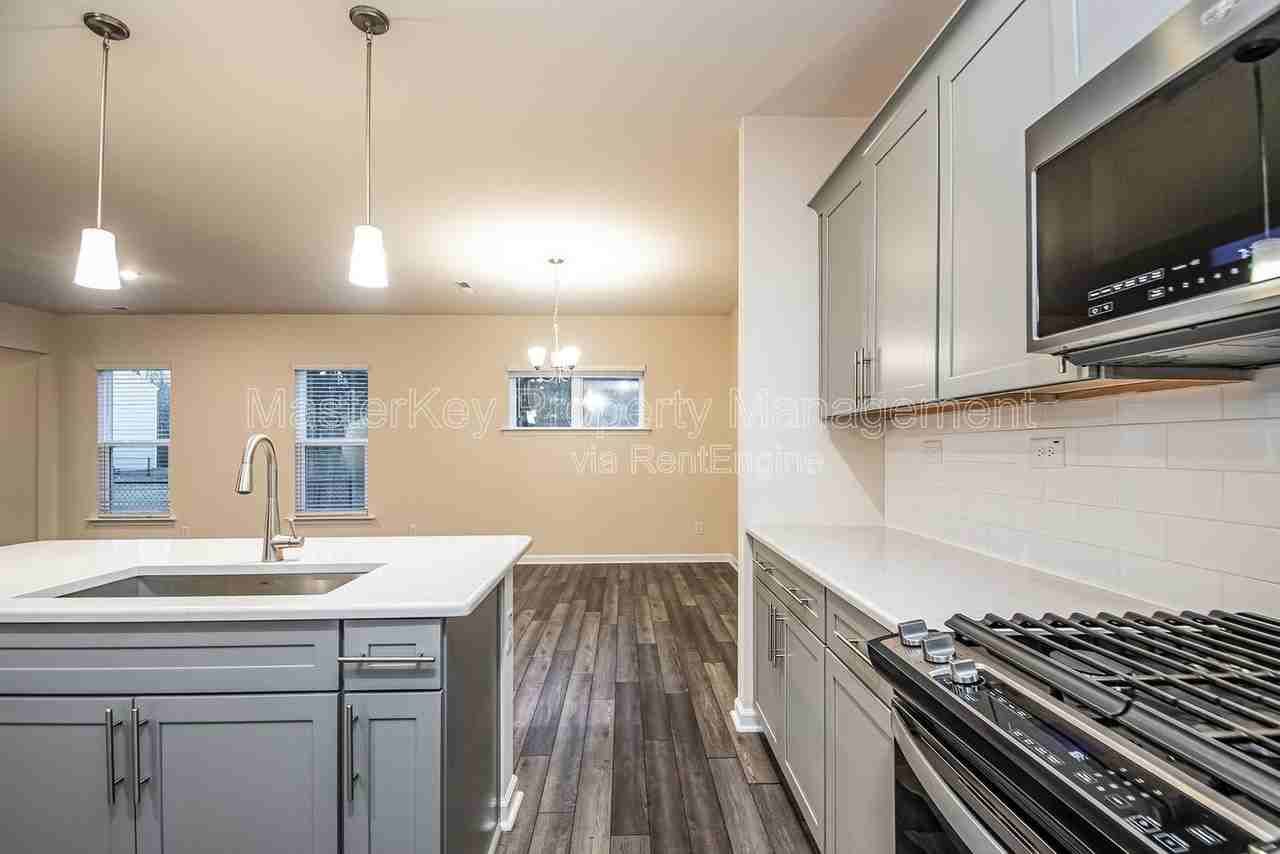 1241 Citadel Ave - Photo 6 of 29