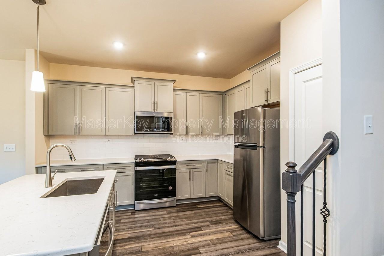 1241 Citadel Ave - Photo 7 of 29