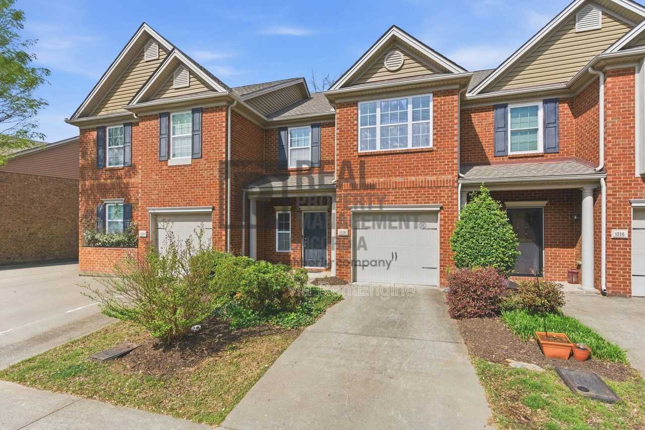 1518 Hamden Dr - Photo 3 of 34