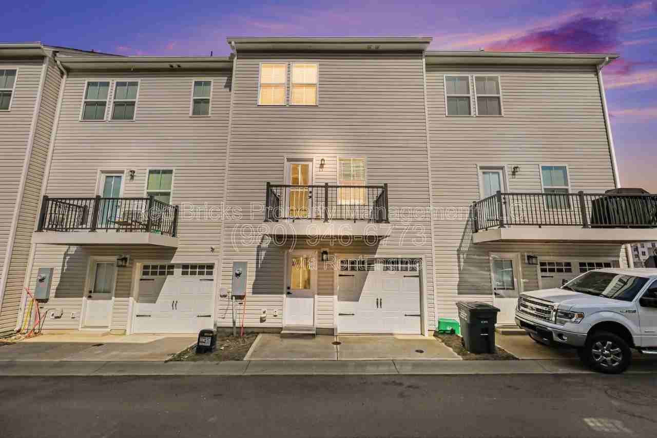 1728 Aspire St - Photo 3 of 20