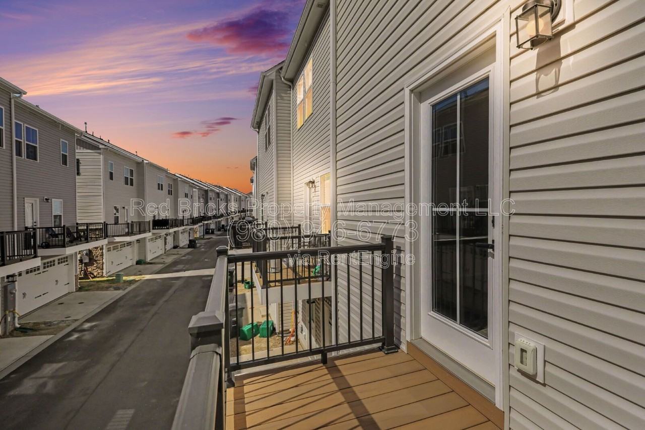 1728 Aspire St - Photo 4 of 20