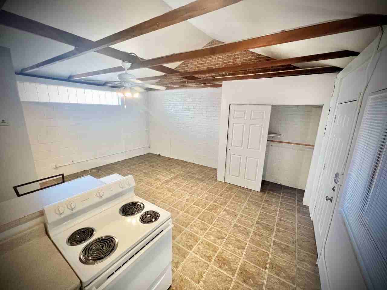 836 N 6th Ave - Photo 3 of 7