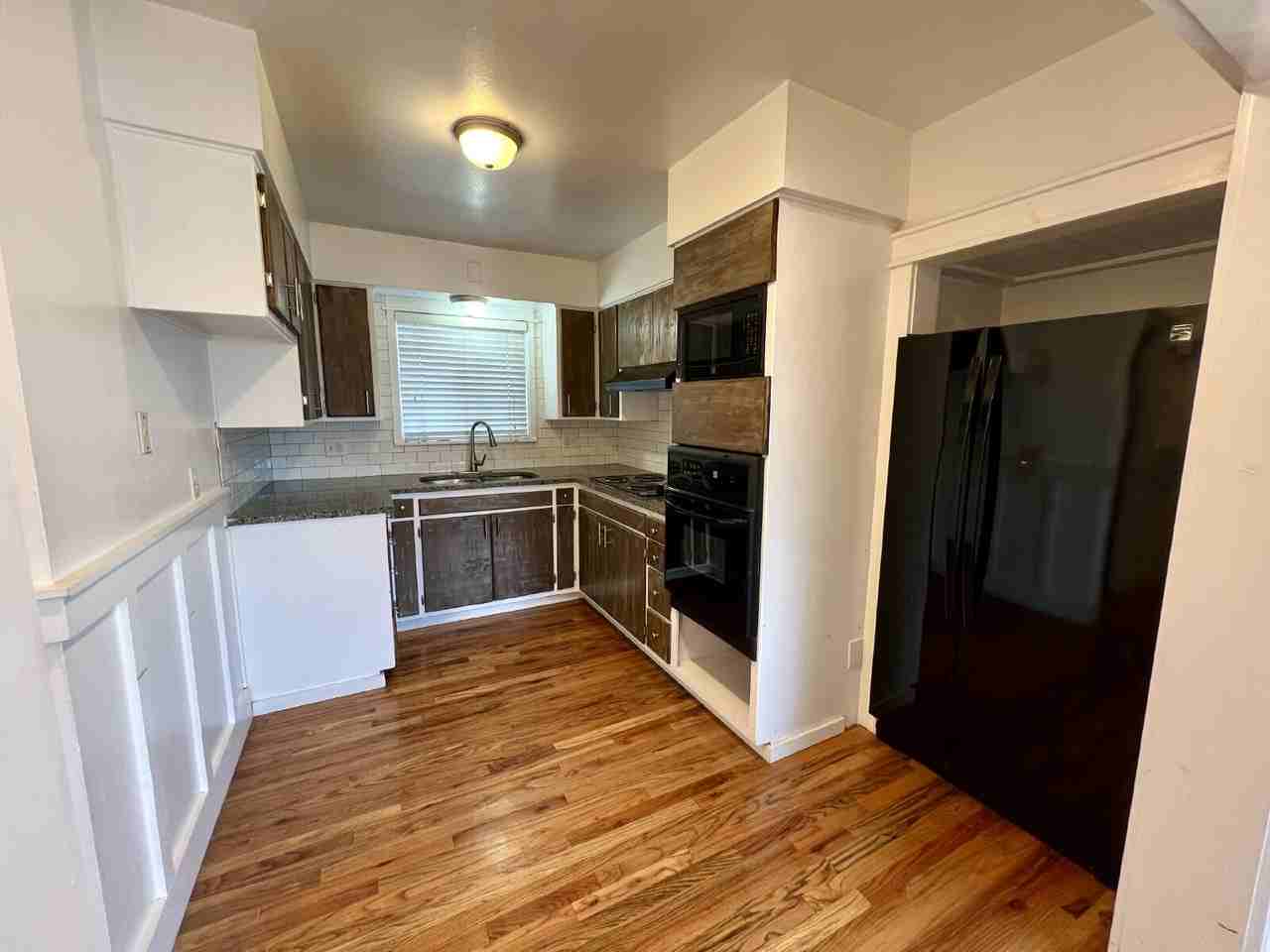 2009 E 15th St Apt 3 - Photo 2 of 8