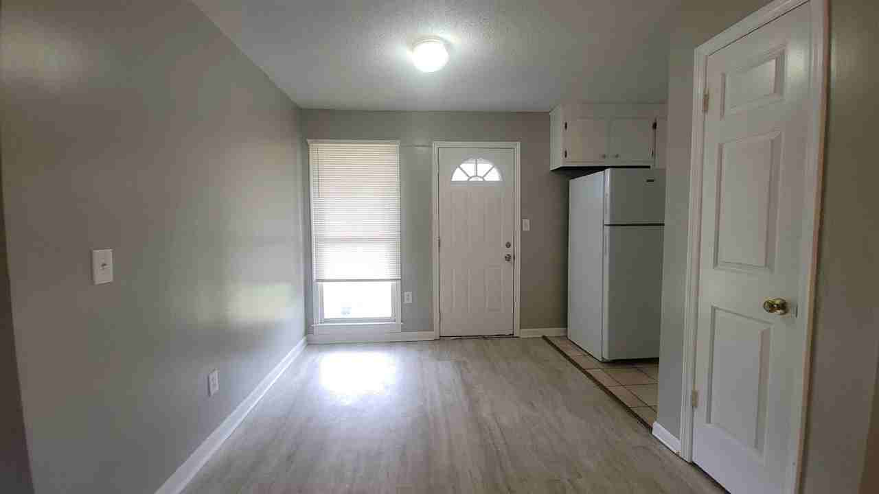 1502 Barrington Rd Nw #B - Photo 4 of 18