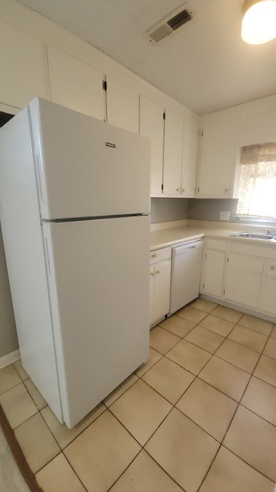 1502 Barrington Rd Nw #B - Photo 6 of 18