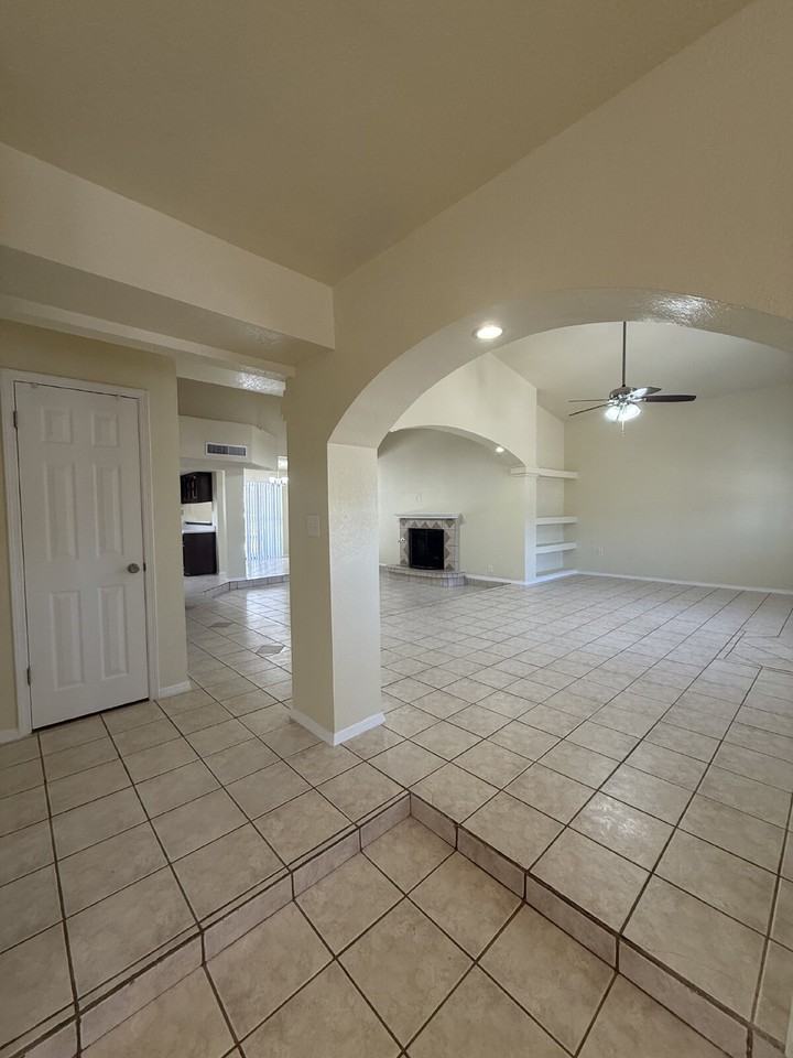 12000 Ivory Gate Way - Photo 7 of 37