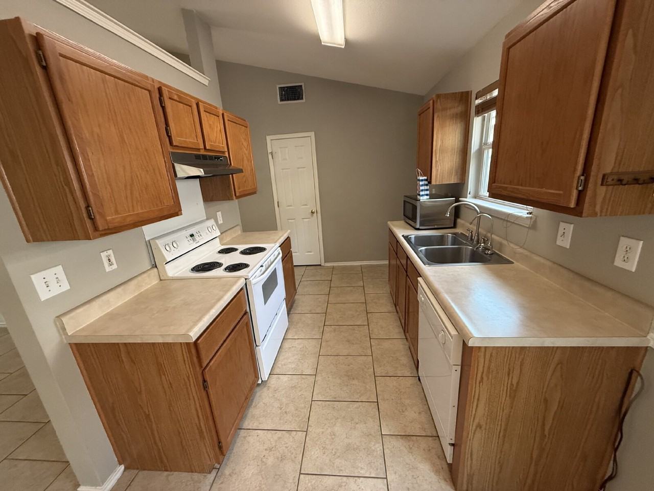 86 Coastal Ln - Photo 5 of 28