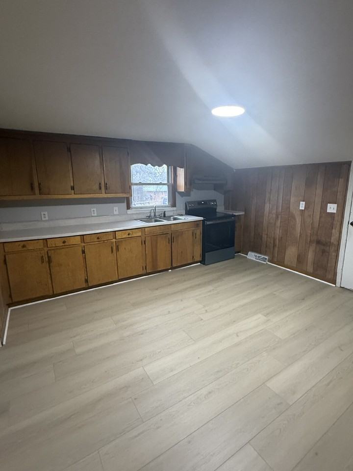 552 W Spencer Rd - Photo 2 of 10