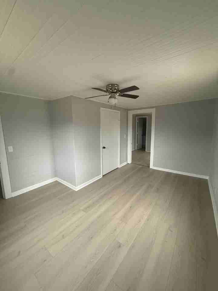 552 W Spencer Rd - Photo 3 of 10