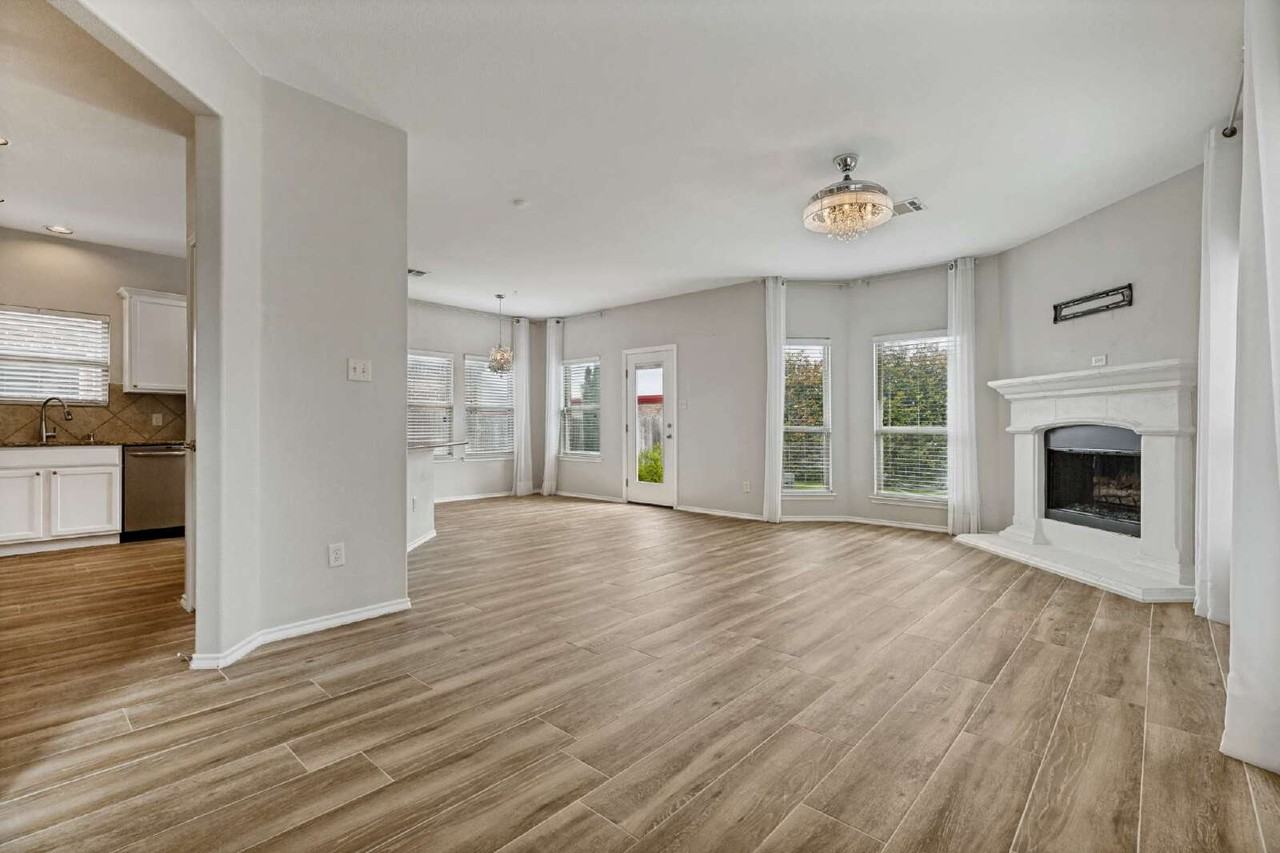 204 Black Bear Dr - Photo 5 of 26