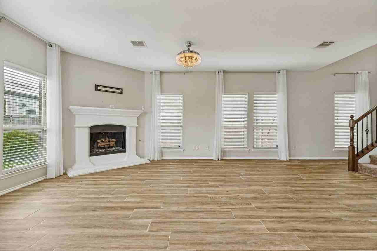 204 Black Bear Dr - Photo 6 of 26