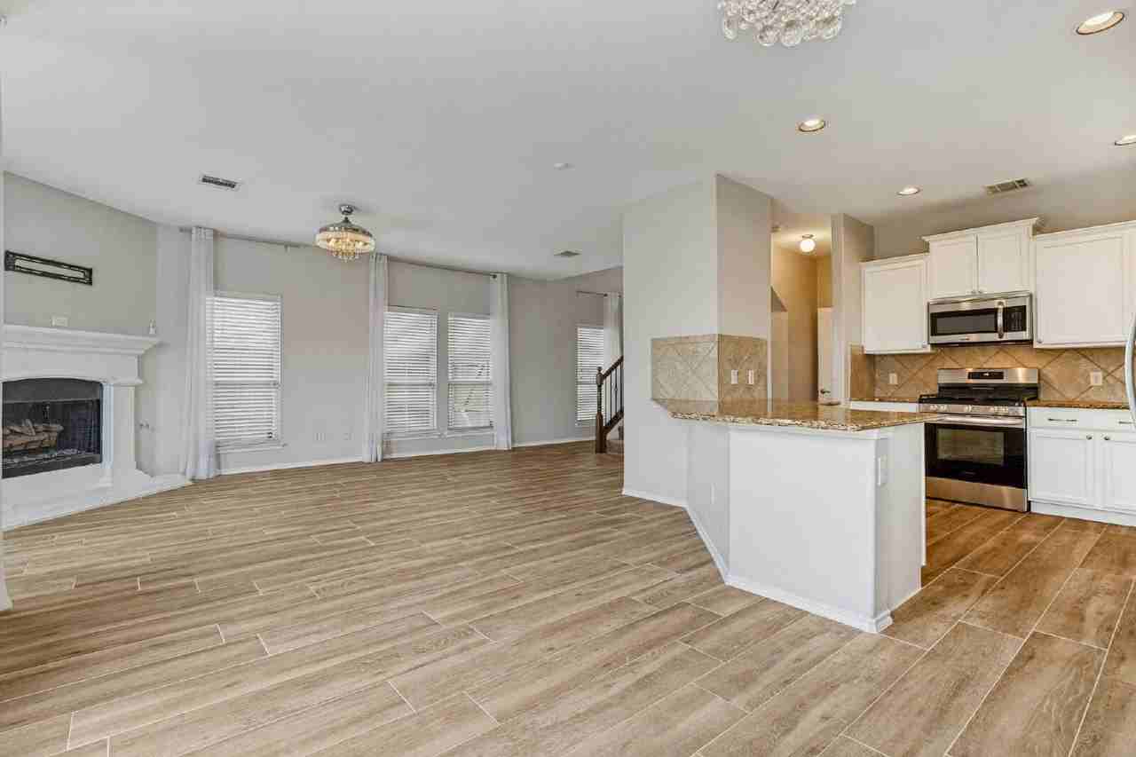 204 Black Bear Dr - Photo 7 of 26