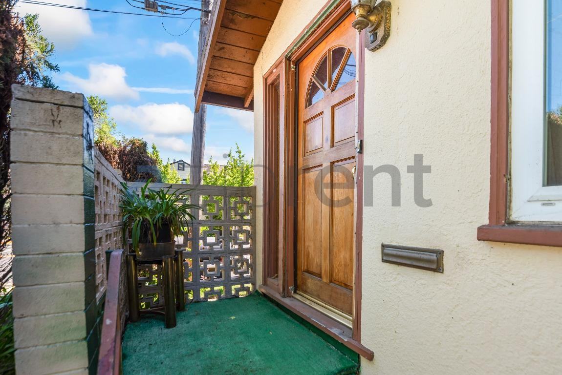 1240 Parker St - Photo 4 of 34