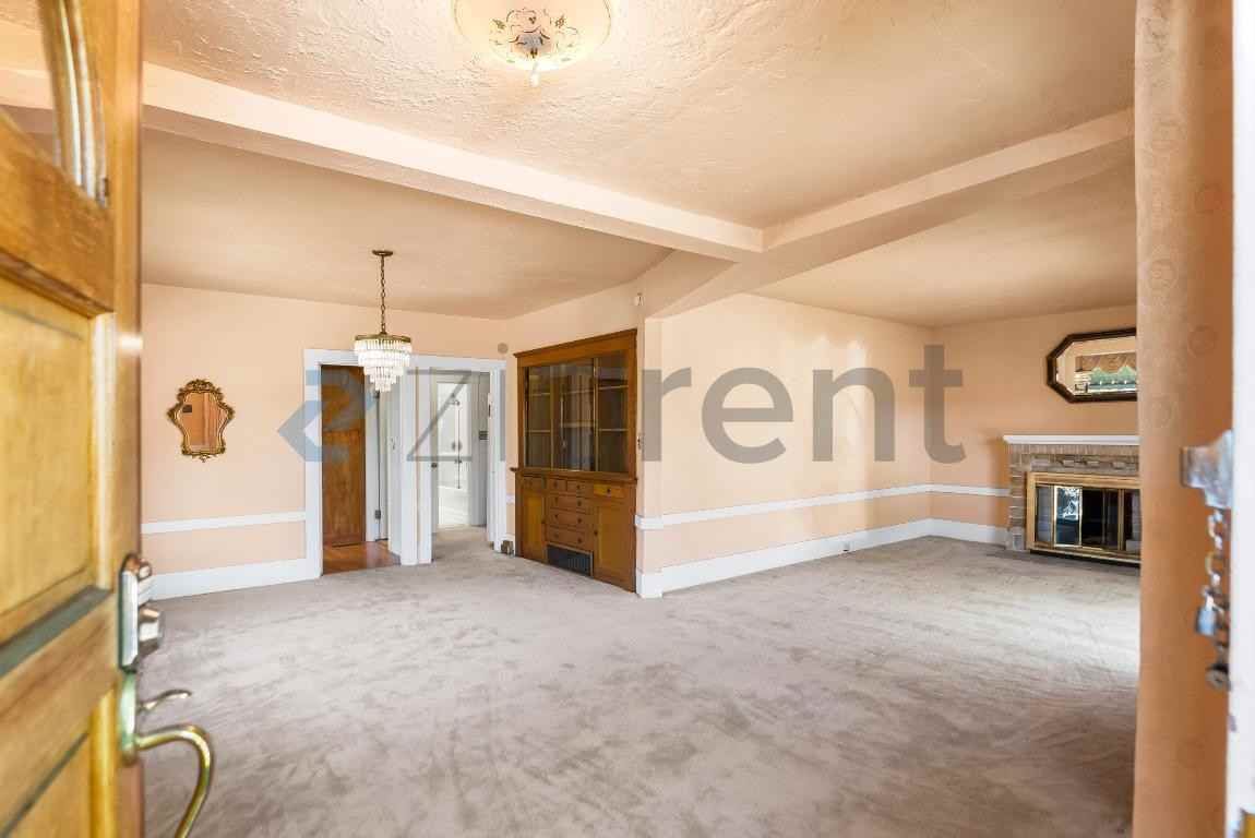 1240 Parker St - Photo 5 of 34