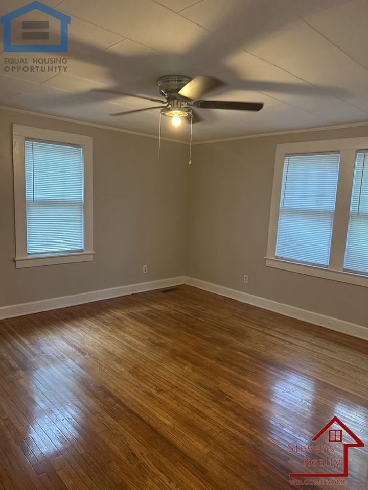 3201 E 36th St - Photo 3 of 10