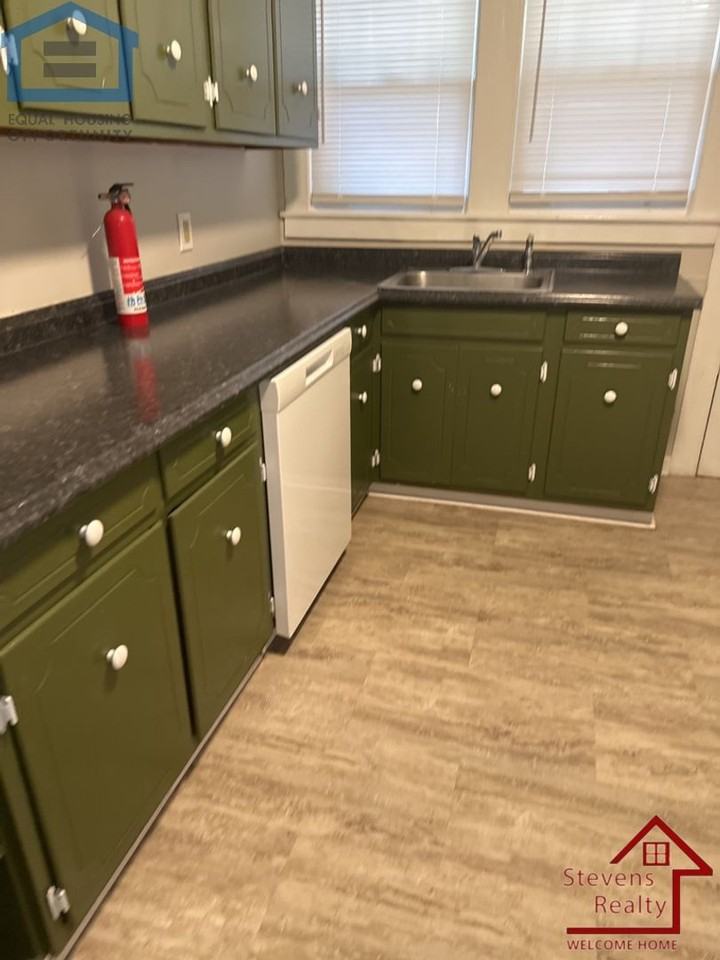 3201 E 36th St - Photo 5 of 10