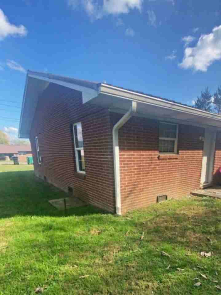 1623 Jefferson St - Photo 2 of 8