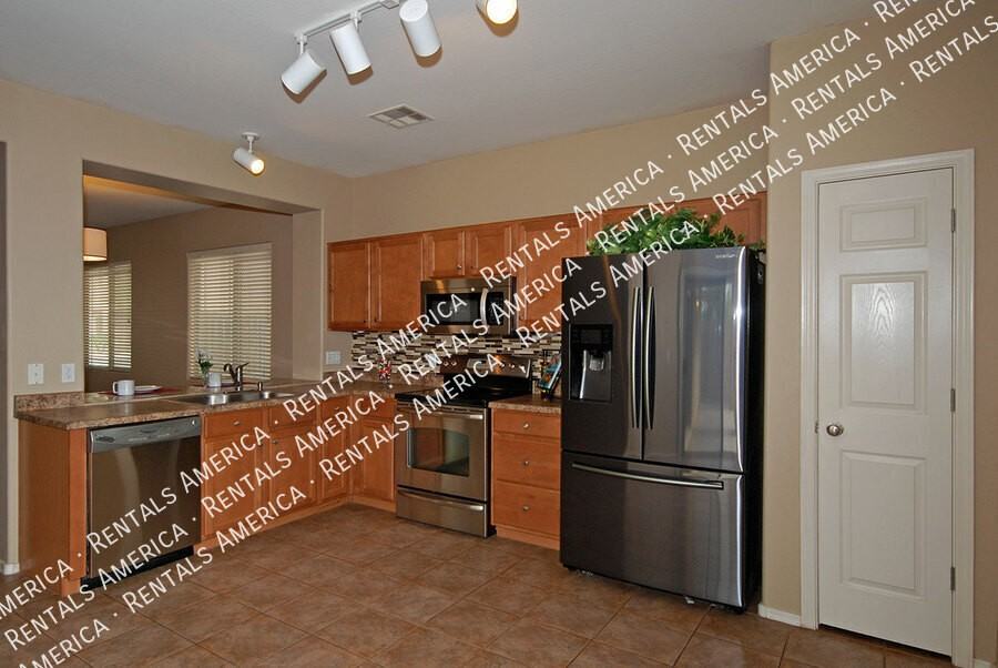 2010 S Falcon Dr - Photo 3 of 18