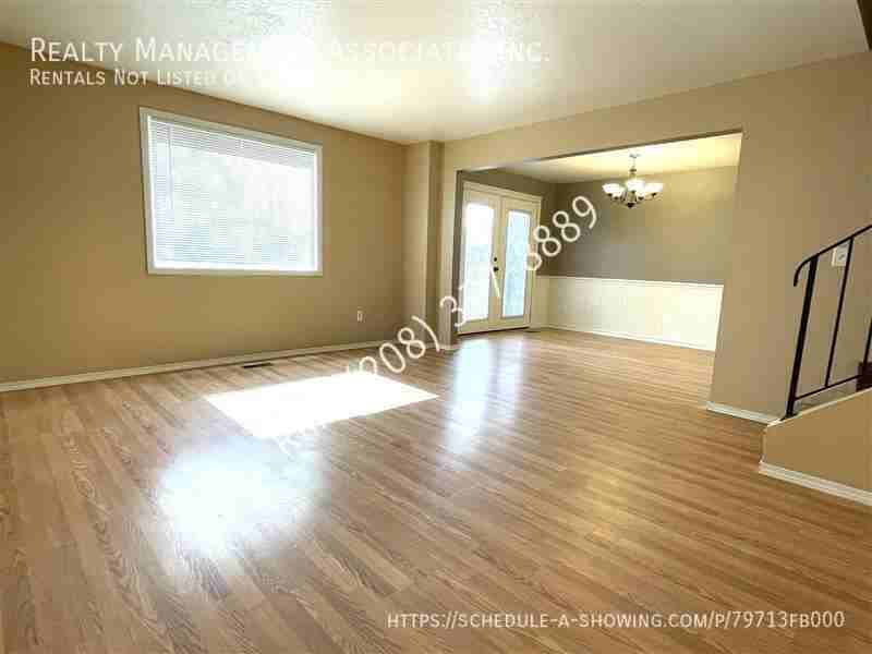 5349 W Grover St - Photo 3 of 18