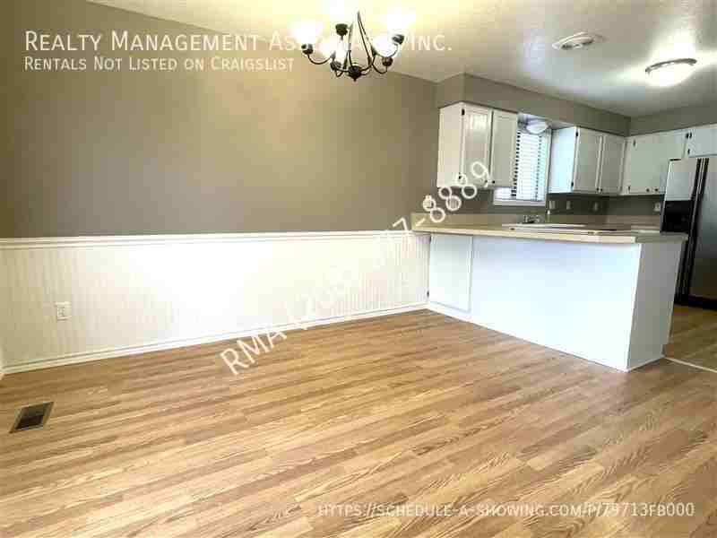 5349 W Grover St - Photo 6 of 18