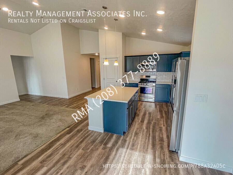 7573 E Iroquois St - Photo 5 of 14