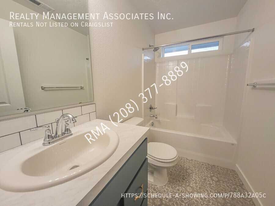 7573 E Iroquois St - Photo 6 of 14