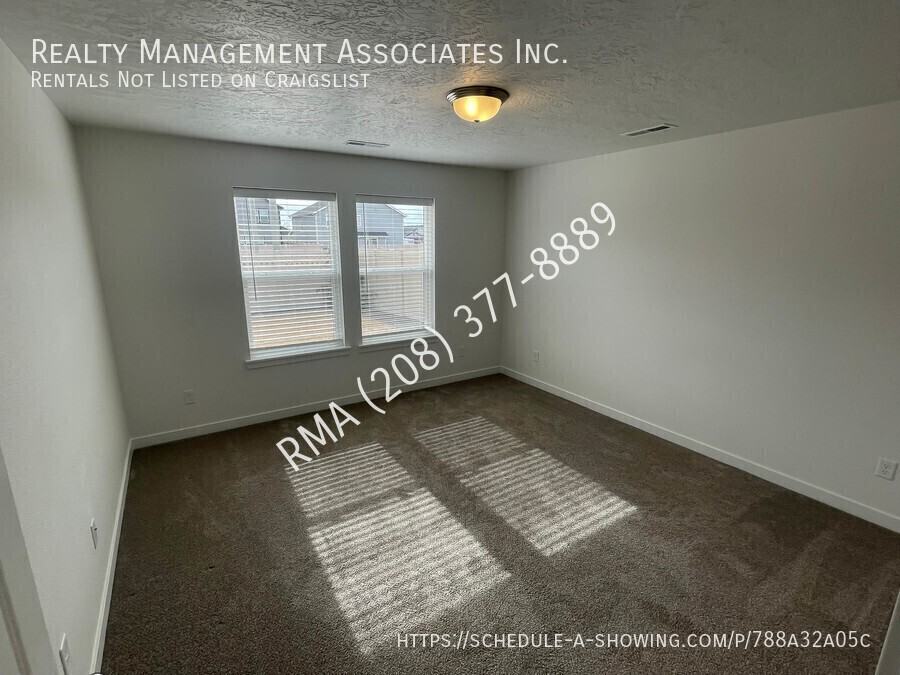 7573 E Iroquois St - Photo 7 of 14