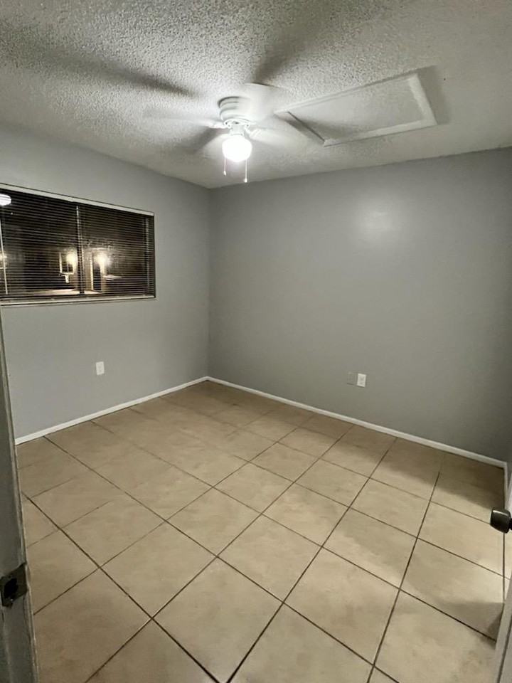 1308 36th Ave W #D - Photo 4 of 7