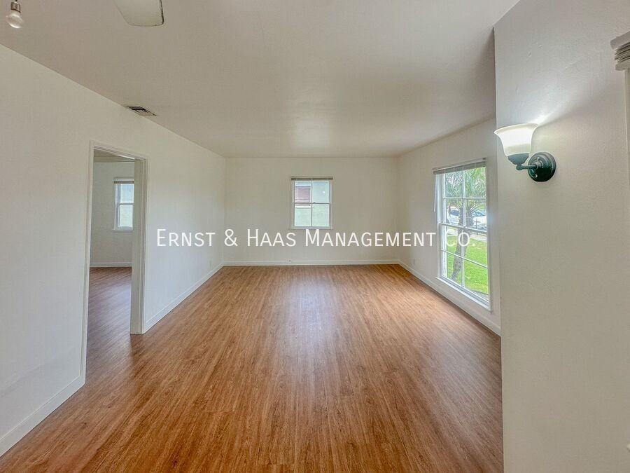 1618 E 63rd St - Photo 3 of 21