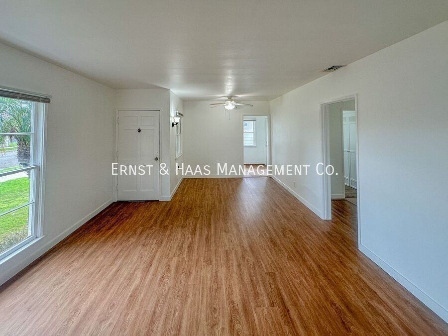 1618 E 63rd St - Photo 4 of 21