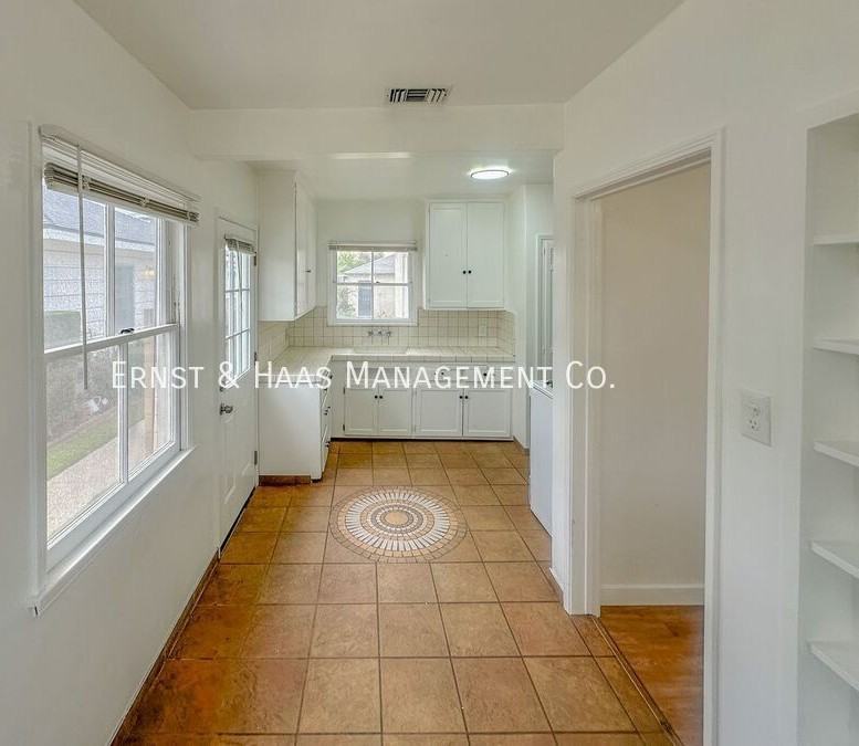 1618 E 63rd St - Photo 6 of 21