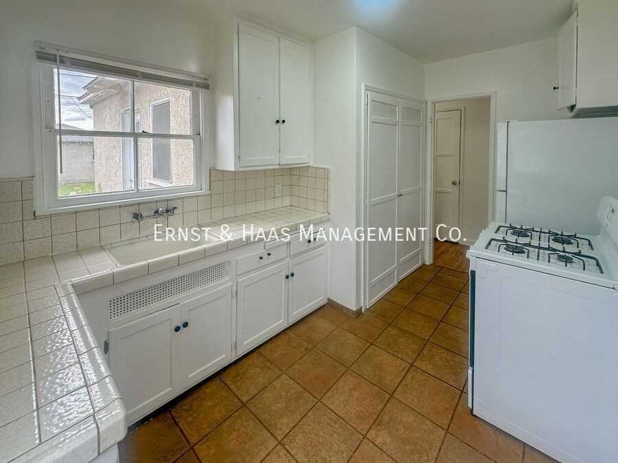 1618 E 63rd St - Photo 7 of 21