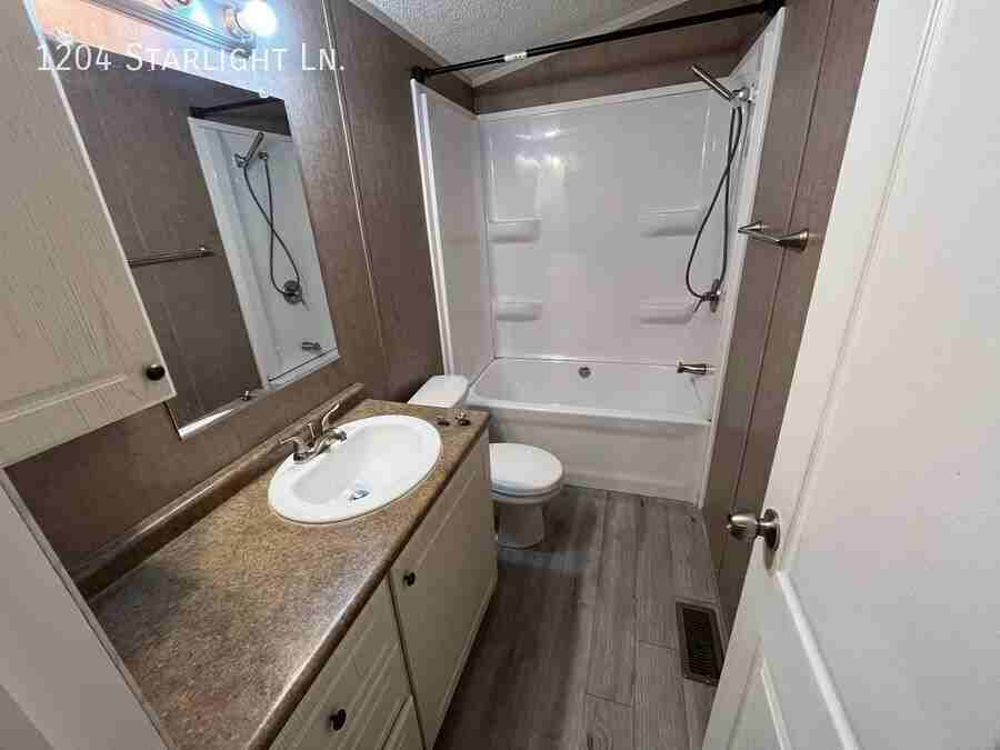 1204 Nw Starlight Ln - Photo 5 of 8