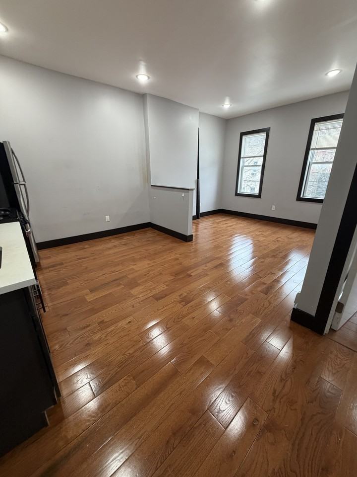 45 Saint Pauls Ave #2L - Photo 2 of 7