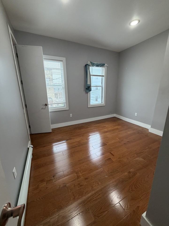 45 Saint Pauls Ave #2L - Photo 3 of 7