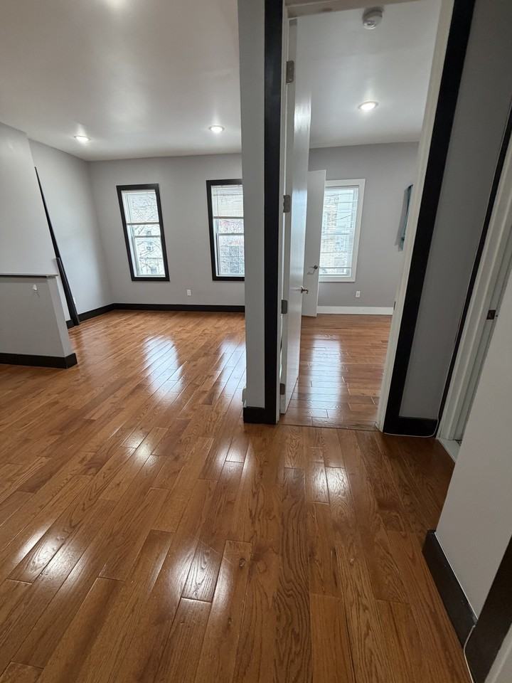 45 Saint Pauls Ave #2L - Photo 4 of 7