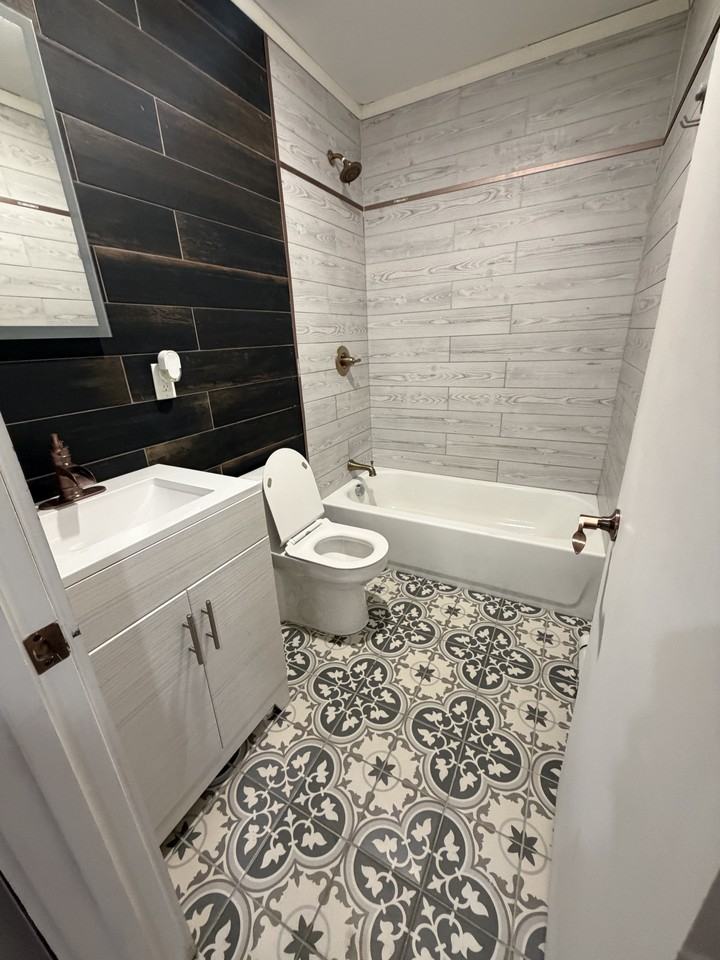 45 Saint Pauls Ave #2L - Photo 6 of 7