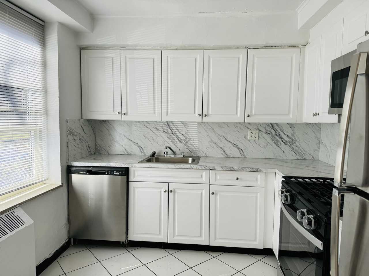 6419 194th Ln #E - Photo 2 of 7