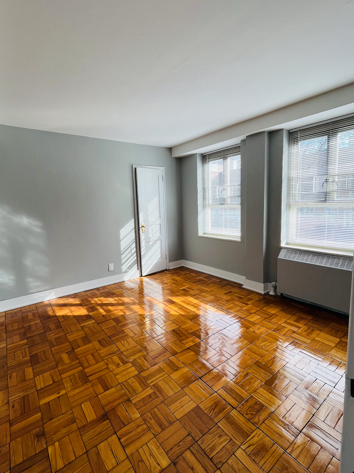 19235 71st Cres #C - Photo 4 of 8