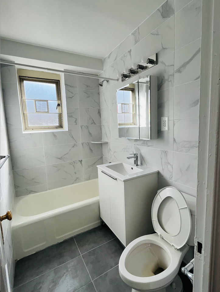 19235 71st Cres #C - Photo 6 of 8