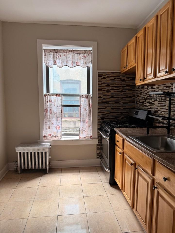 467 E 94th St #1F - Photo 2 of 9