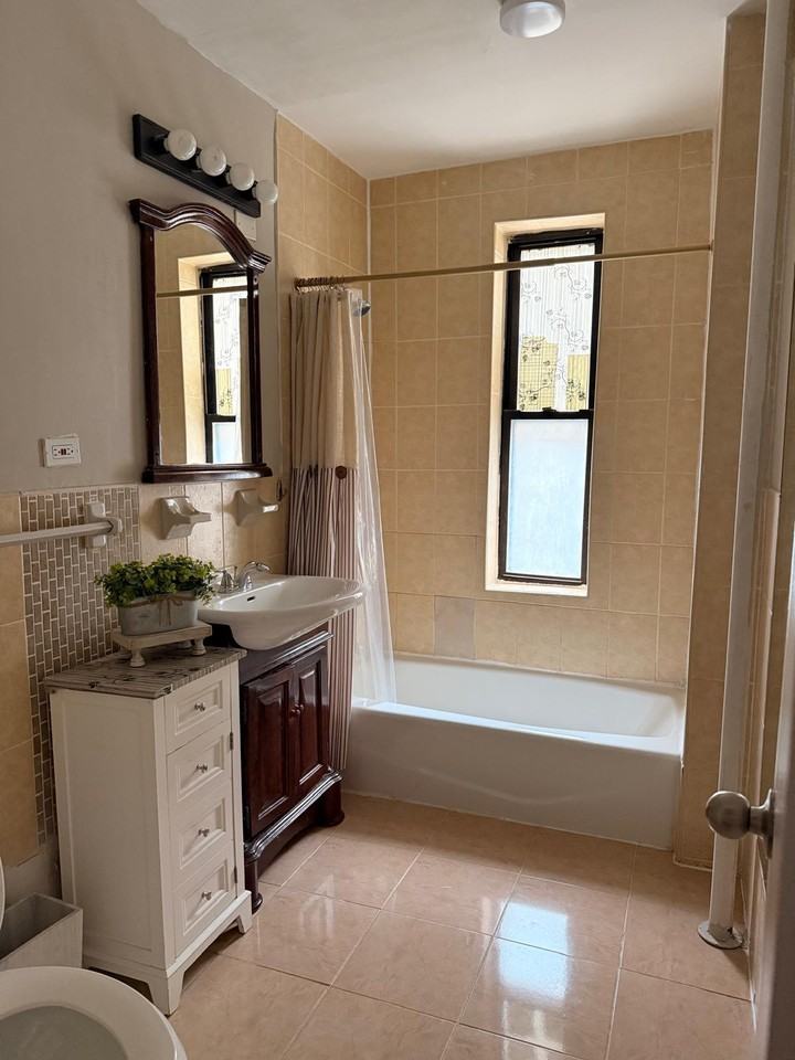 467 E 94th St #1F - Photo 4 of 9