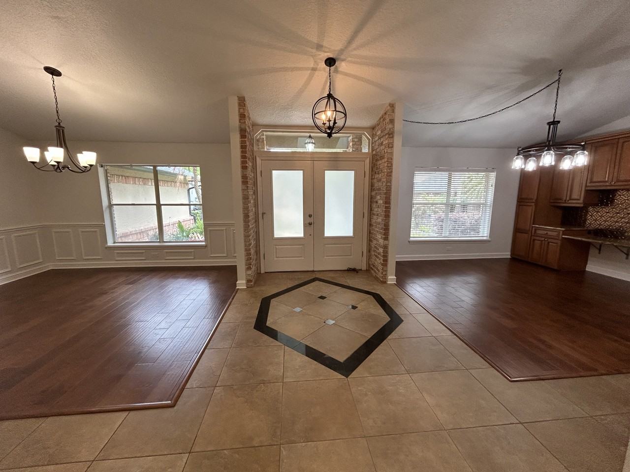 942 Deerwood Loop #NA - Photo 3 of 20