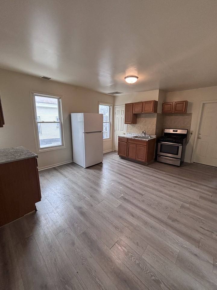 116 N 1st St #2 - Photo 2 of 10