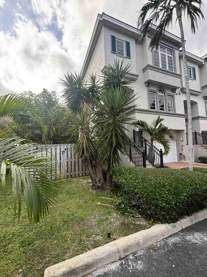 3901 Coral Heights Way #3901 - Photo 2 of 32