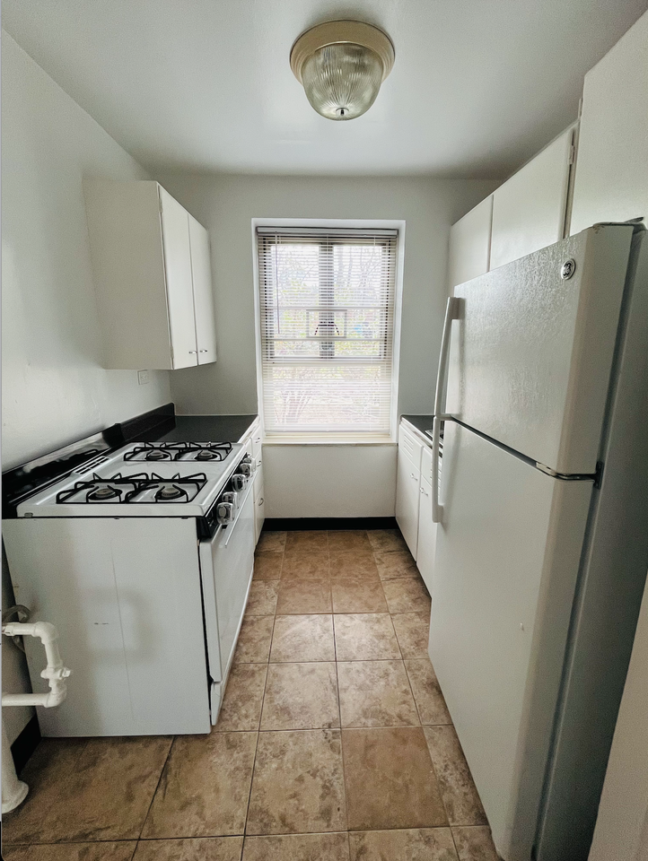 19265 71st Cres #1B - Photo 3 of 4