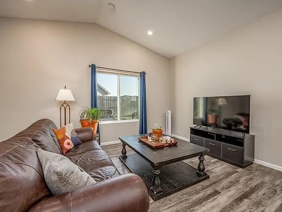 1346 N Azena St #NA - Photo 3 of 25