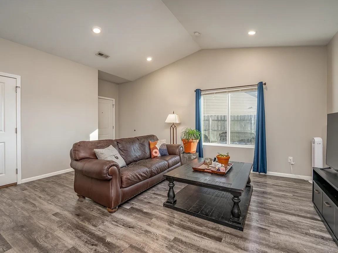 1346 N Azena St #NA - Photo 4 of 25